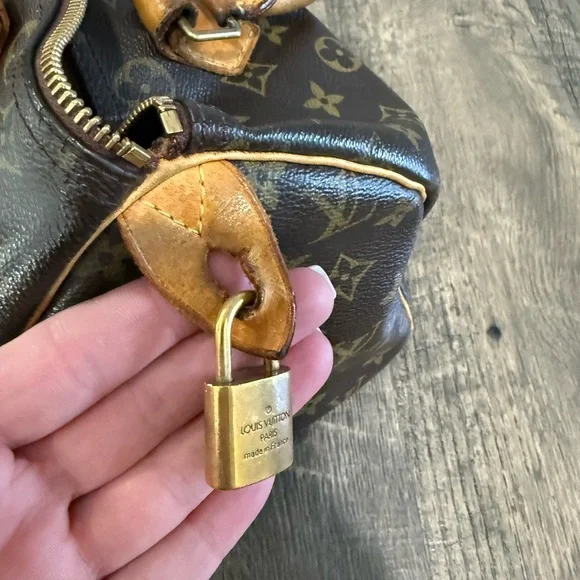 Louis Vuitton Speedy 30 Monogram Purse - Picture 13 of 16